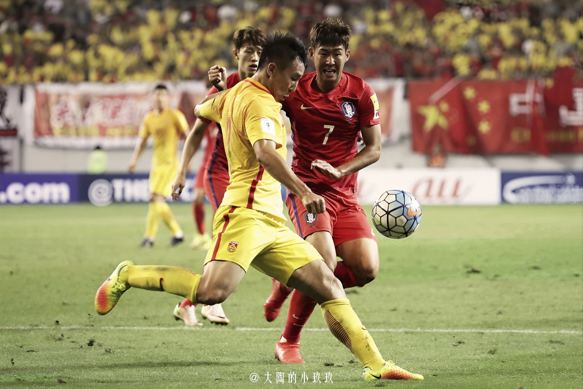 欧博官网APP-纷争不断!国内足球明星竞技激烈吗